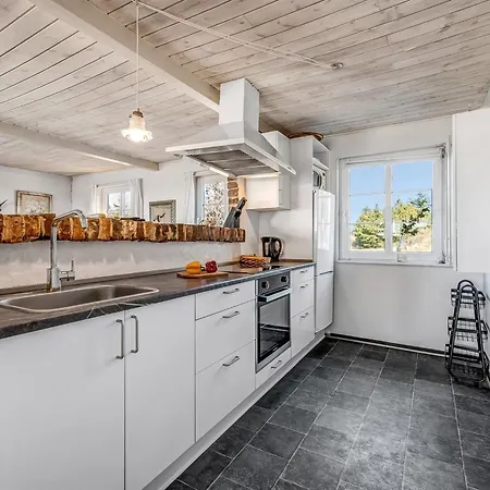 Bjart - 50m To The Fjord By Interhome Feriehus *