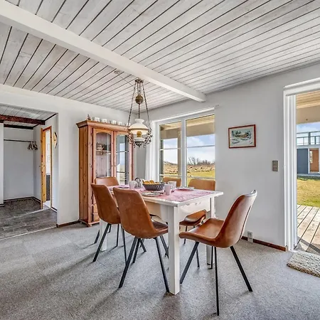 Bjart - 50m To The Fjord By Interhome