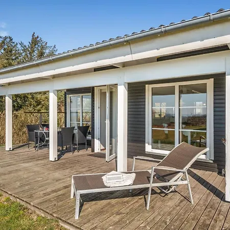 Bjart - 50m To The Fjord By Interhome